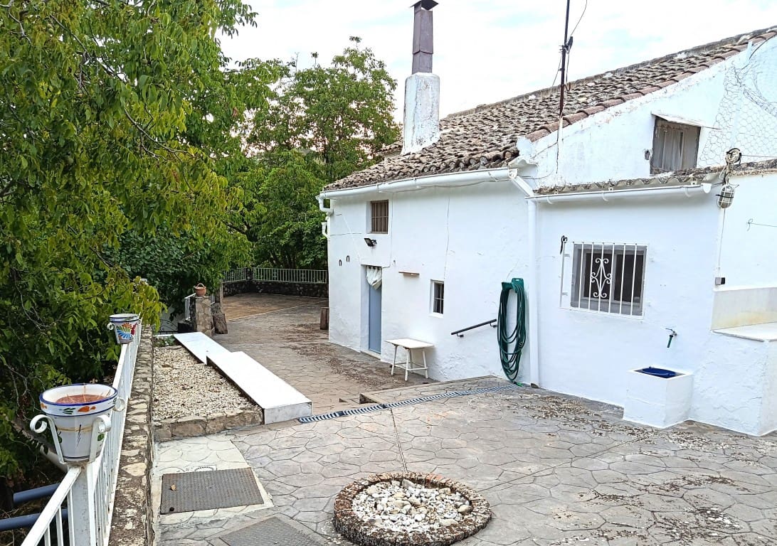 5 slaapkamer Huis te koop in Almedinilla met garage - € 93.000 (Ref: 10038343)