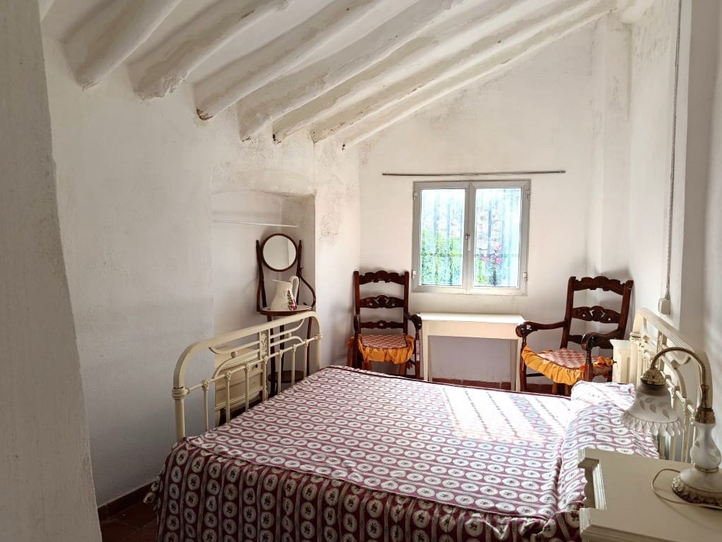 6 bedroom Townhouse for sale in Luque - € 69,000 (Ref: 10049214)