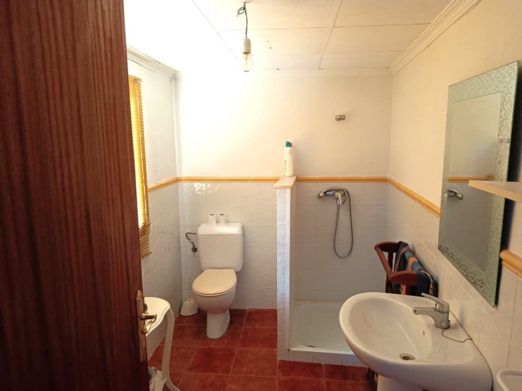 6 bedroom Townhouse for sale in Luque - € 69,000 (Ref: 10049214)
