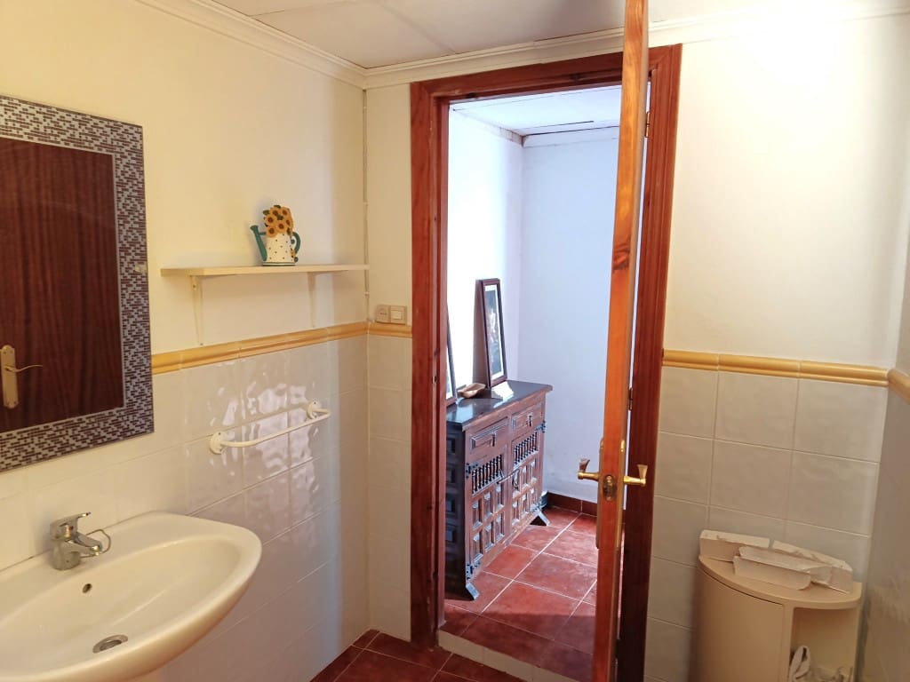 6 bedroom Townhouse for sale in Luque - € 69,000 (Ref: 10049214)
