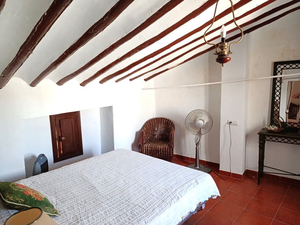 6 bedroom Townhouse for sale in Luque - € 69,000 (Ref: 10049214)