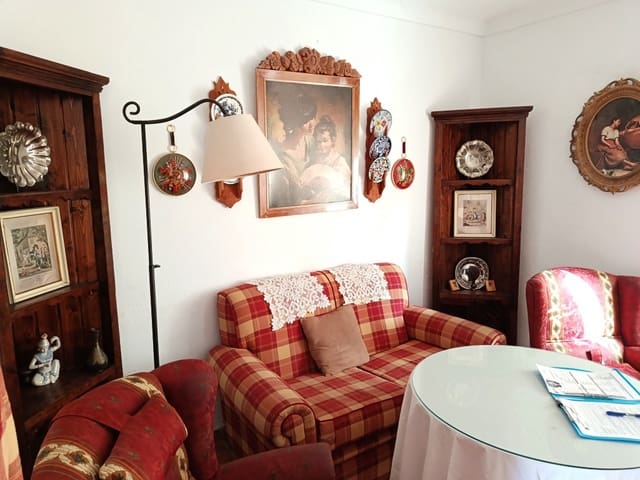 6 bedroom Townhouse for sale in Luque - € 69,000 (Ref: 10049214)