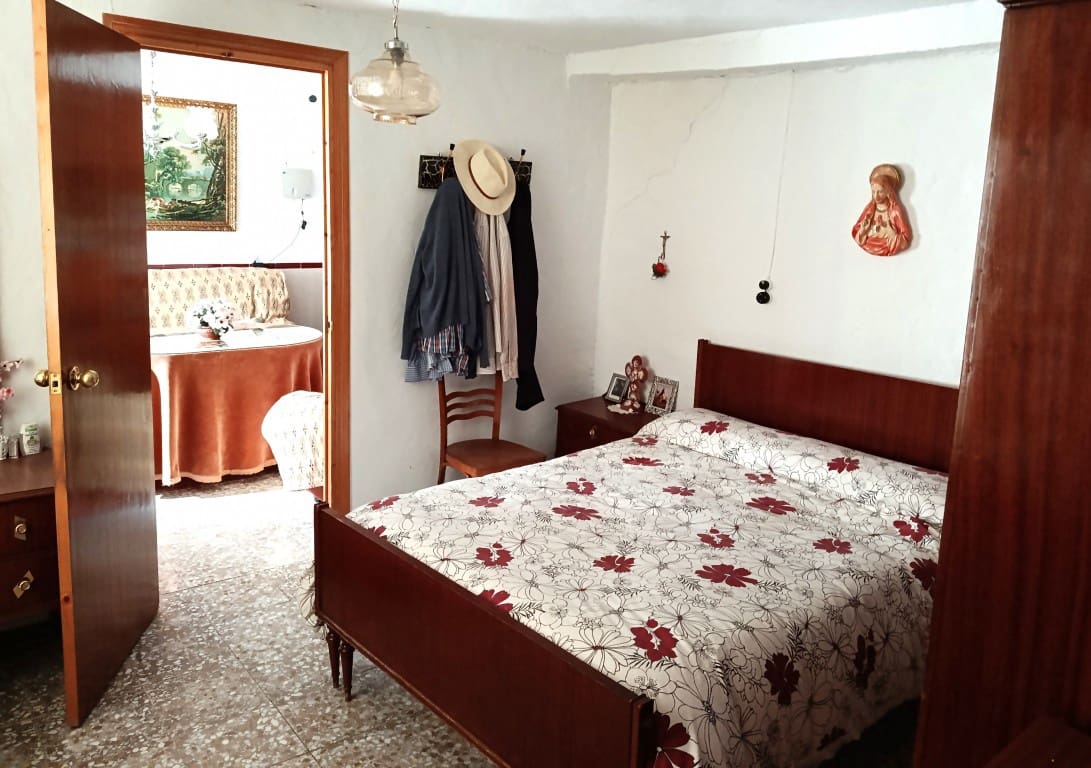 3 bedroom Townhouse for sale in Priego de Cordoba with garage - € 49,000 (Ref: 10055547)