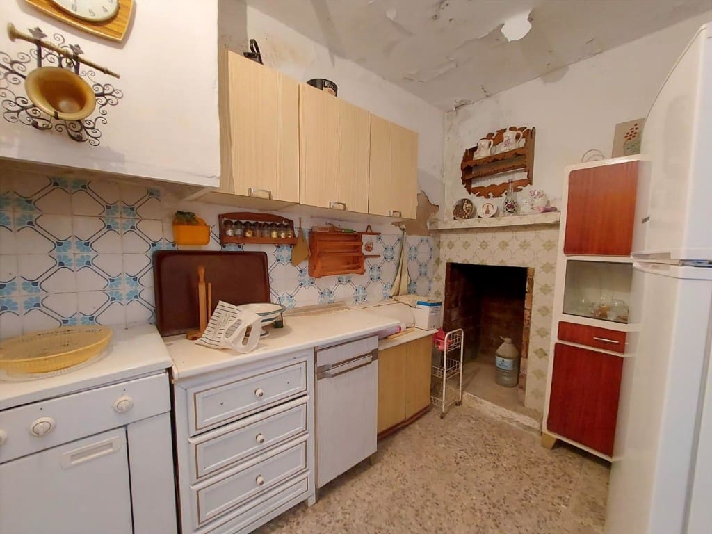 4 soveværelse Byhus til salg i Noguerones med swimmingpool - € 60.000 (Ref: 10162373)