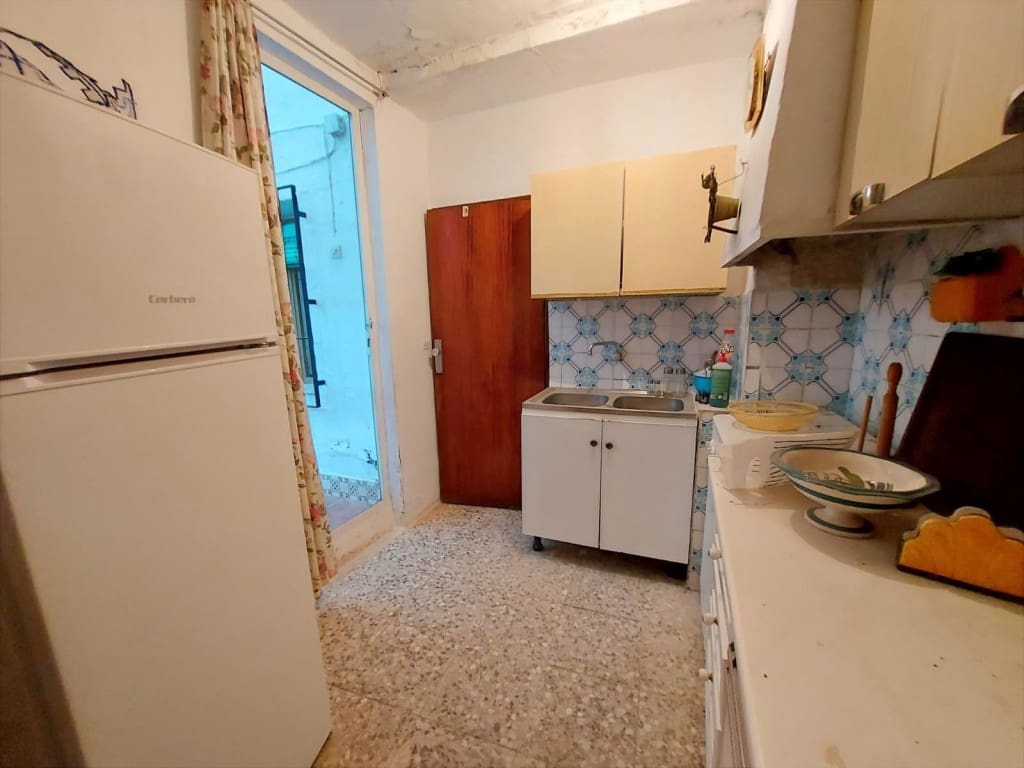 4 soveværelse Byhus til salg i Noguerones med swimmingpool - € 60.000 (Ref: 10162373)