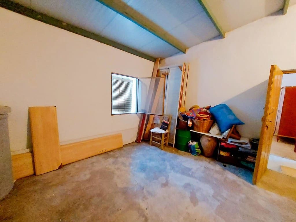 4 soveværelse Byhus til salg i Noguerones med swimmingpool - € 60.000 (Ref: 10162373)