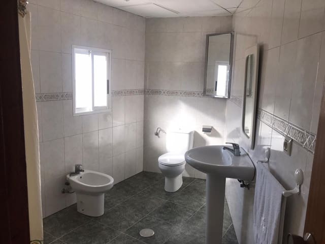 3 sypialnia Dom na sprzedaż w Las Casillas de Martos, Martos z garażem - 57 000 € (Ref: 10185349)