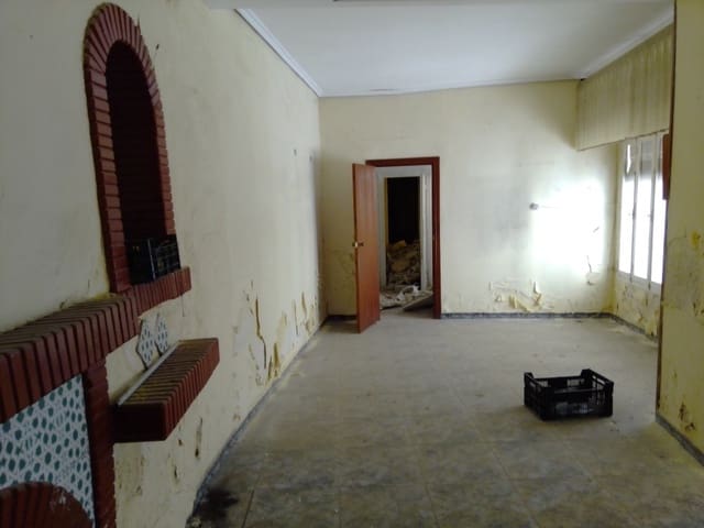 6 chambre Maison de Ville à vendre à Martos avec garage - 65 000 € (Ref: 2439765)