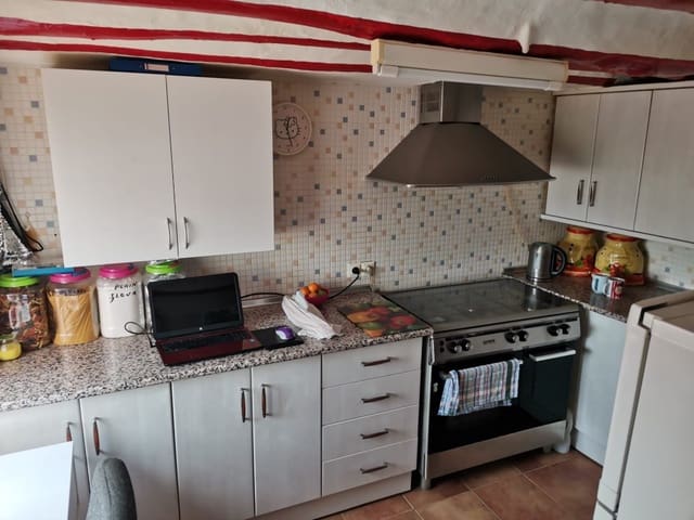 3 soverom Hus til salgs i Bobadilla de Alcaudete, Alcaudete med svømmebasseng - € 55 000 (Ref: 2439820)