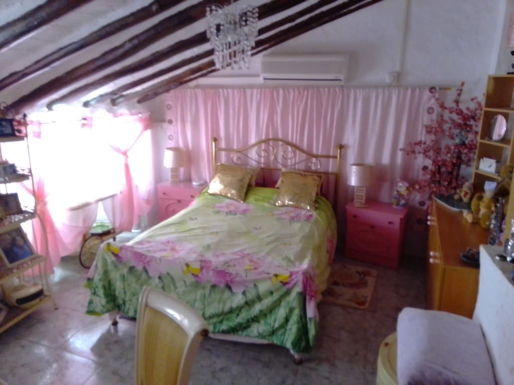 3 soveværelse Byhus til salg i Bobadilla de Alcaudete med swimmingpool - € 55.000 (Ref: 2439820)