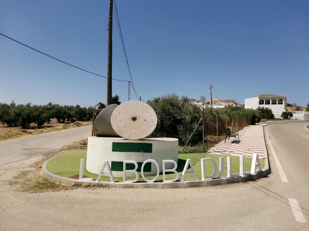 3 soveværelse Byhus til salg i Bobadilla de Alcaudete med swimmingpool - € 55.000 (Ref: 2439820)