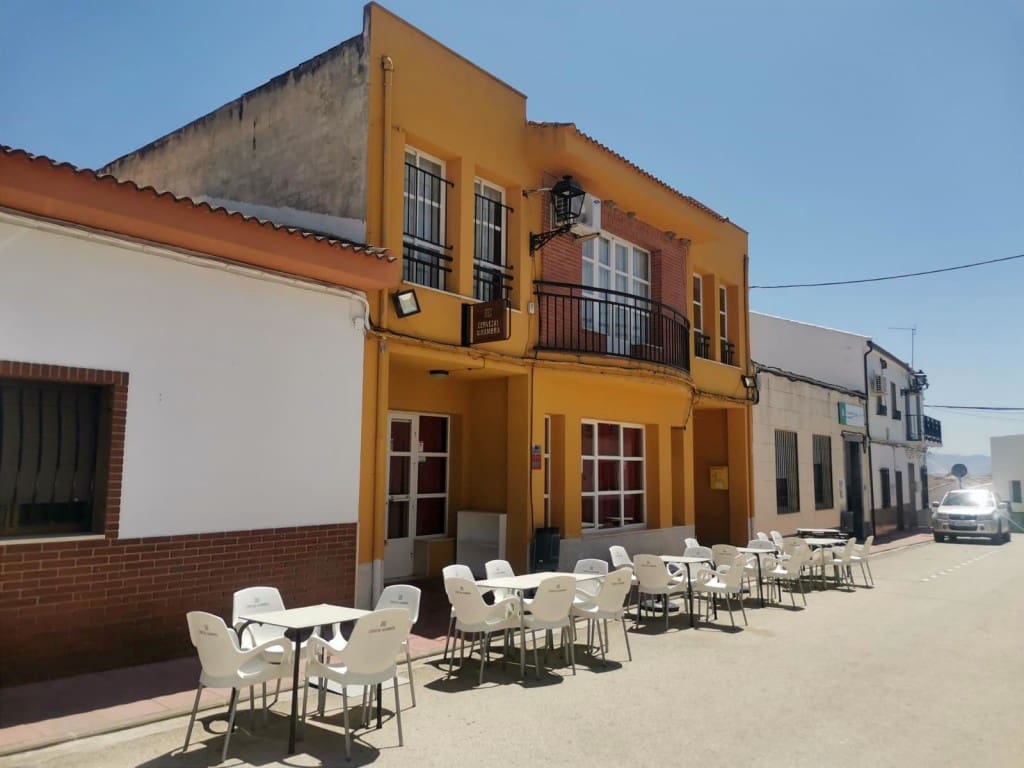 3 soveværelse Byhus til salg i Bobadilla de Alcaudete med swimmingpool - € 55.000 (Ref: 2439820)