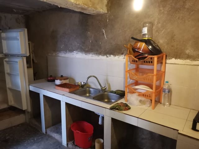 4 bedroom Townhouse for sale in Martos - € 20,000 (Ref: 3942539)