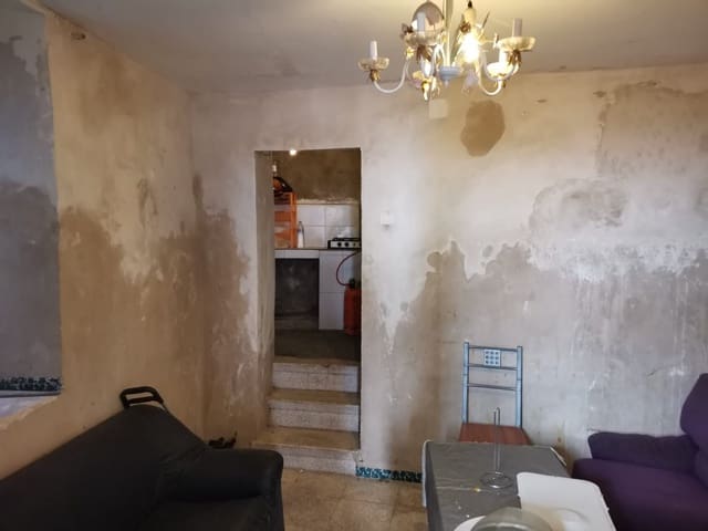 4 bedroom Townhouse for sale in Martos - € 20,000 (Ref: 3942539)