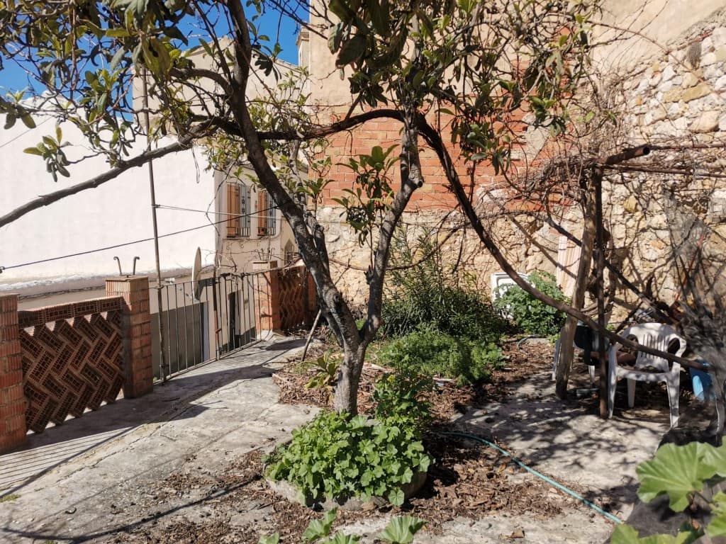 4 soveværelse Byhus til salg i Martos - € 20.000 (Ref: 3942539)