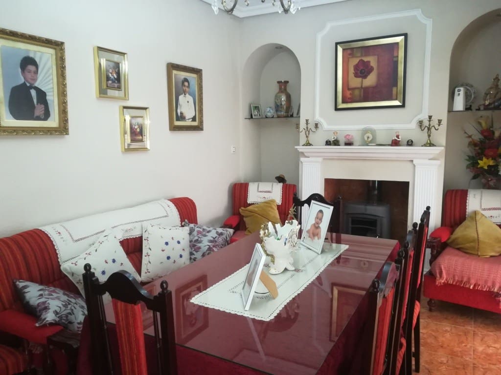 3 slaapkamer Appartement te koop in Martos - € 70.000 (Ref: 4155320)