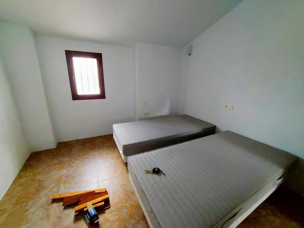 6 soveværelse Byhus til salg i Luque med garage - € 79.000 (Ref: 4960018)