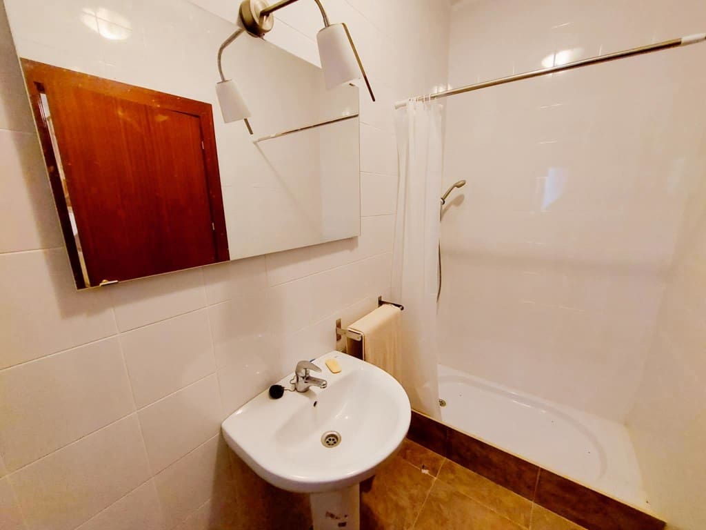 6 soveværelse Byhus til salg i Luque med garage - € 79.000 (Ref: 4960018)