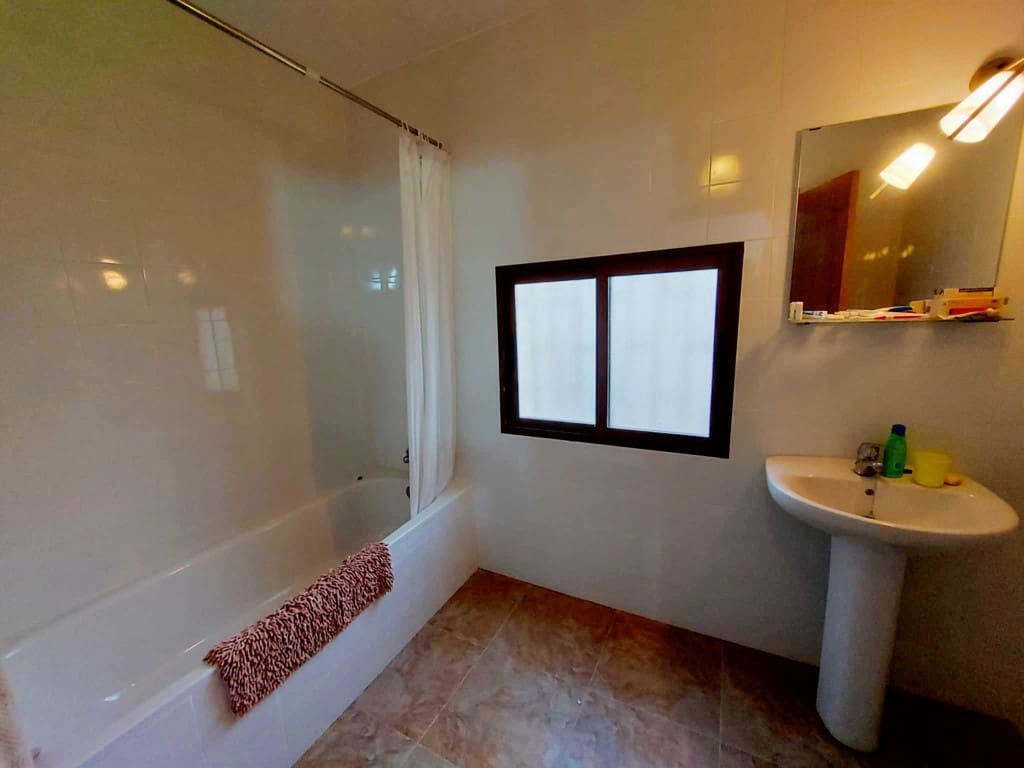 6 soveværelse Byhus til salg i Luque med garage - € 79.000 (Ref: 4960018)