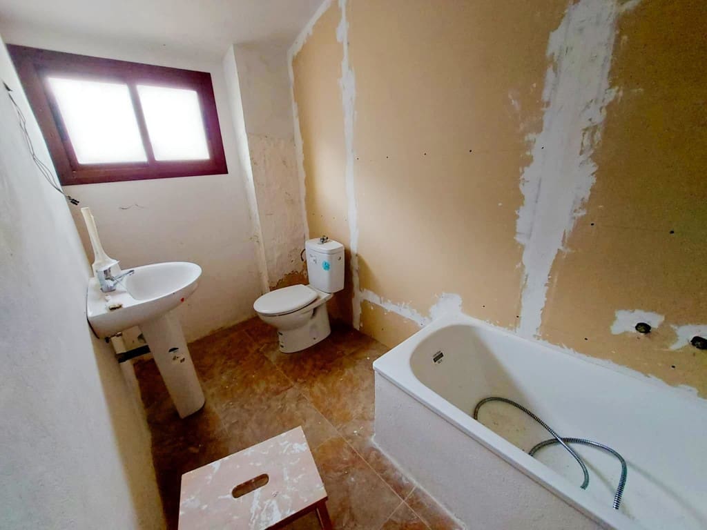 6 soveværelse Byhus til salg i Luque med garage - € 79.000 (Ref: 4960018)