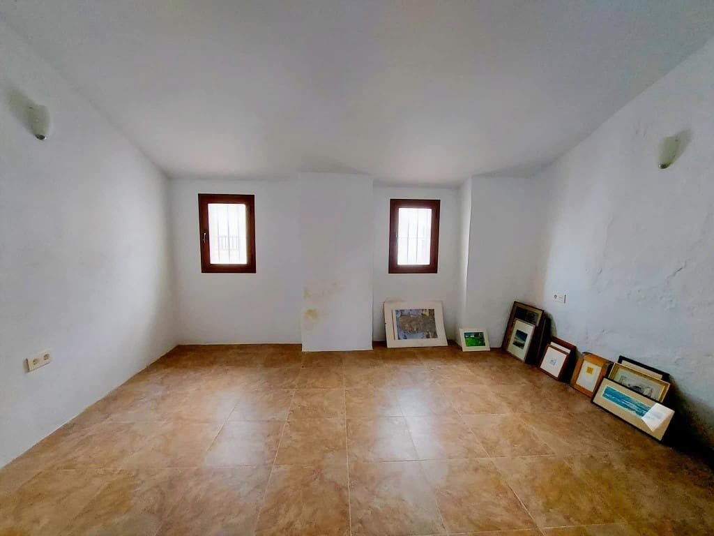 6 soveværelse Byhus til salg i Luque med garage - € 79.000 (Ref: 4960018)