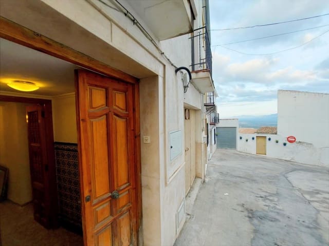 6 soveværelse Byhus til salg i Luque med garage - € 79.000 (Ref: 4960018)