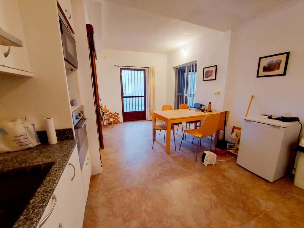 6 soveværelse Byhus til salg i Luque med garage - € 79.000 (Ref: 4960018)