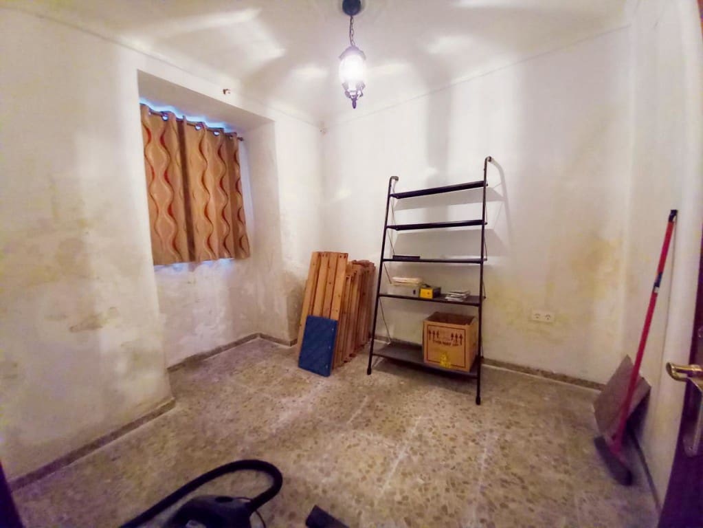 6 soverom Hus til salgs i Luque med garasje - € 79 000 (Ref: 4960018)