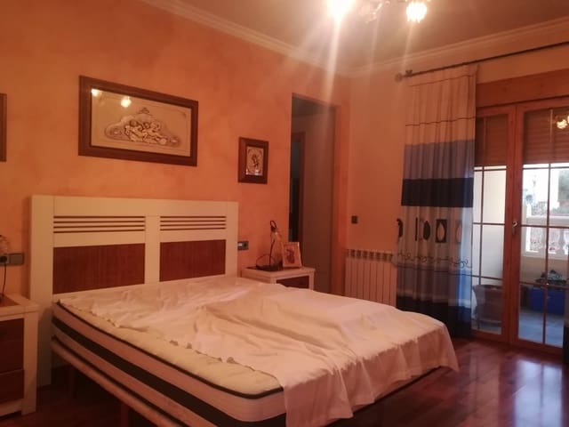4 quarto Casa em Banda para venda em Monte Lope Alvarez, Martos com piscina garagem - 170 000 € (Ref: 5467053)