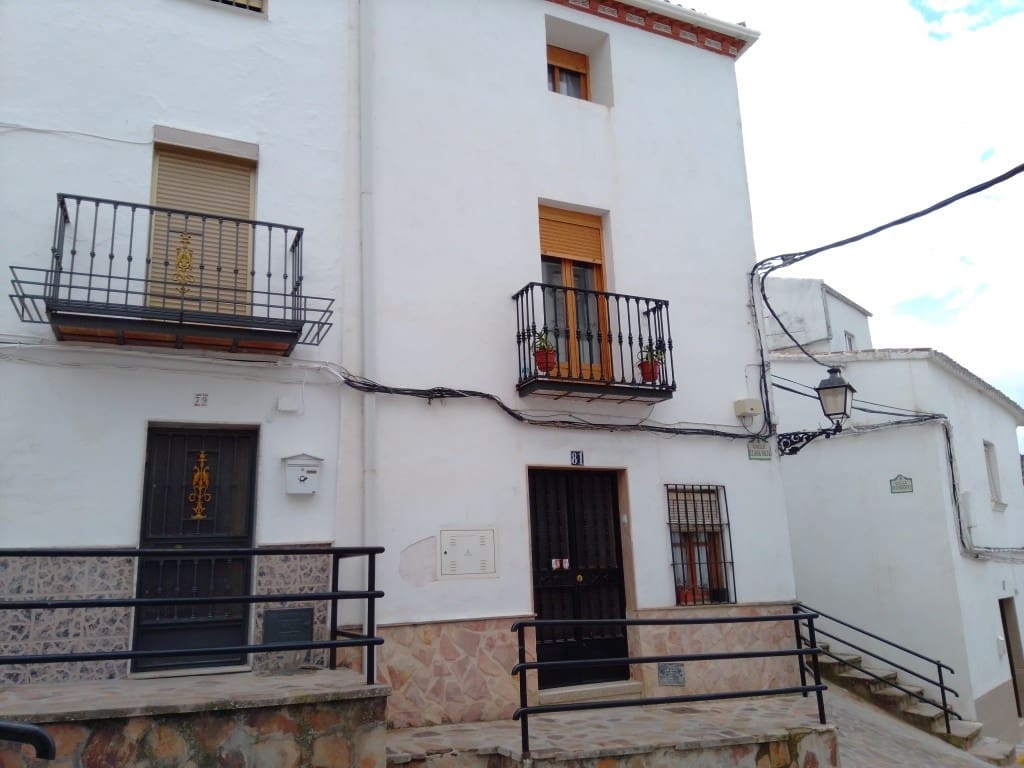 Casa de 3 habitaciones en Martos en venta - 70.000 € (Ref: 5986300)