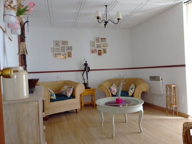 Casa de 3 habitaciones en Martos en venta - 70.000 € (Ref: 5986300)