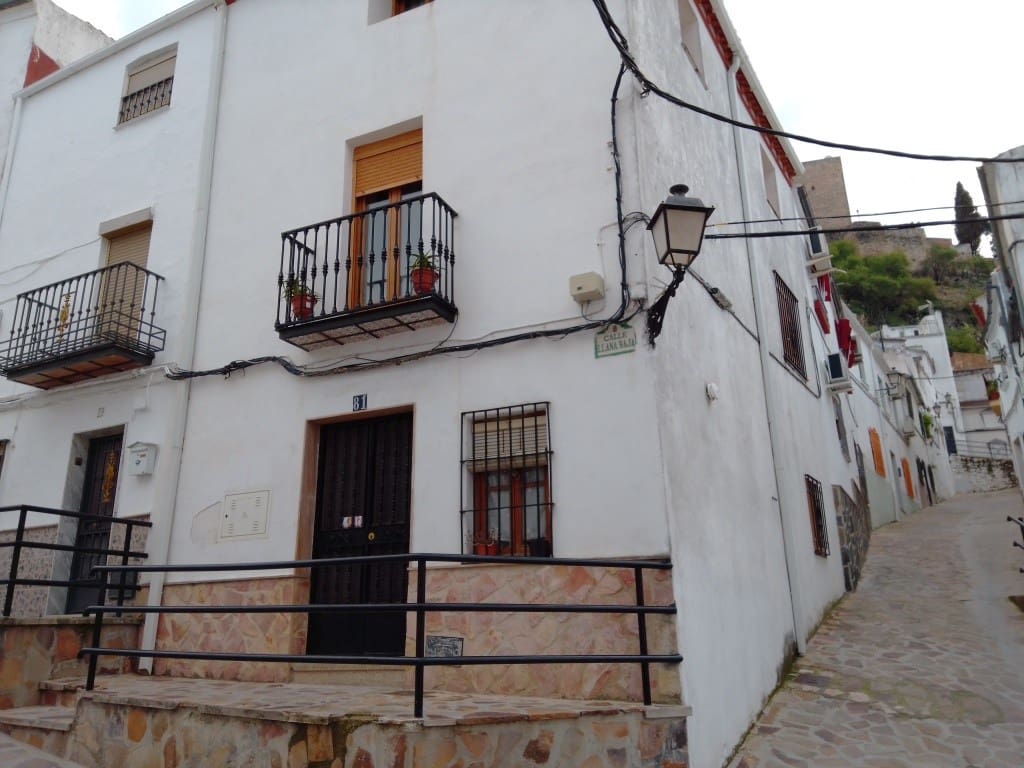 Casa de 3 habitaciones en Martos en venta - 70.000 € (Ref: 5986300)