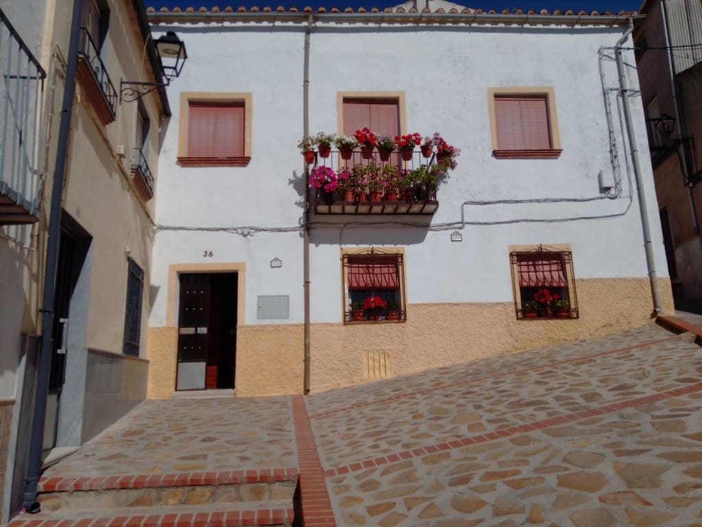 4 slaapkamer Huis te koop in Martos - € 126.000 (Ref: 6149886)