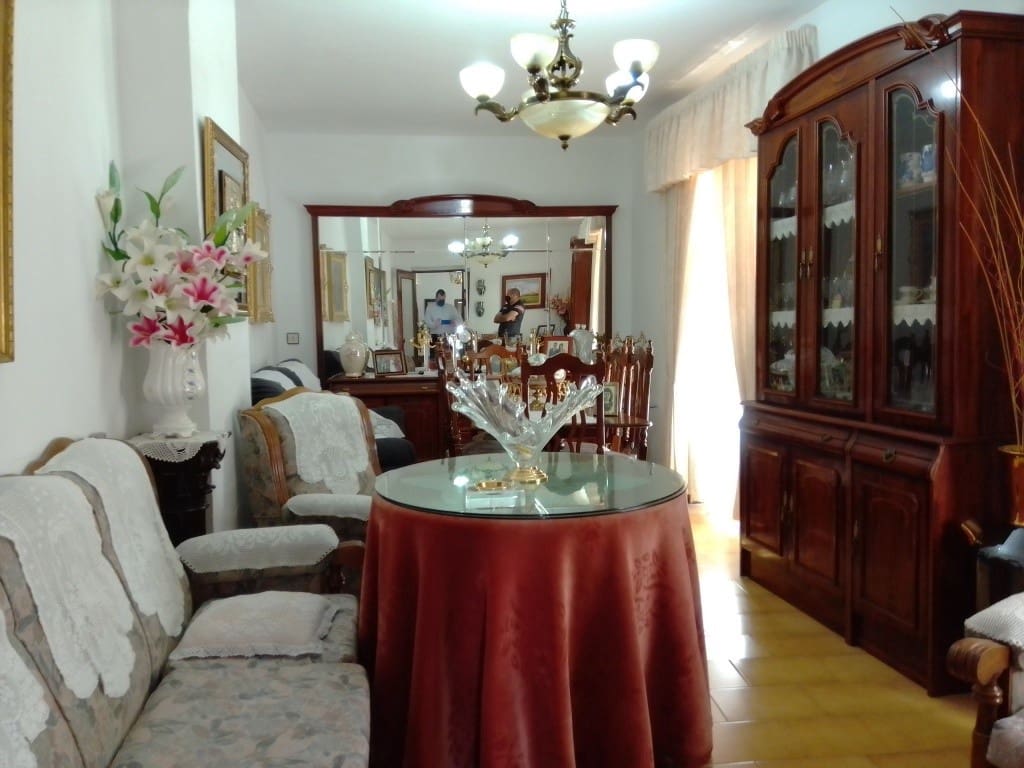 4 slaapkamer Huis te koop in Martos - € 126.000 (Ref: 6149886)