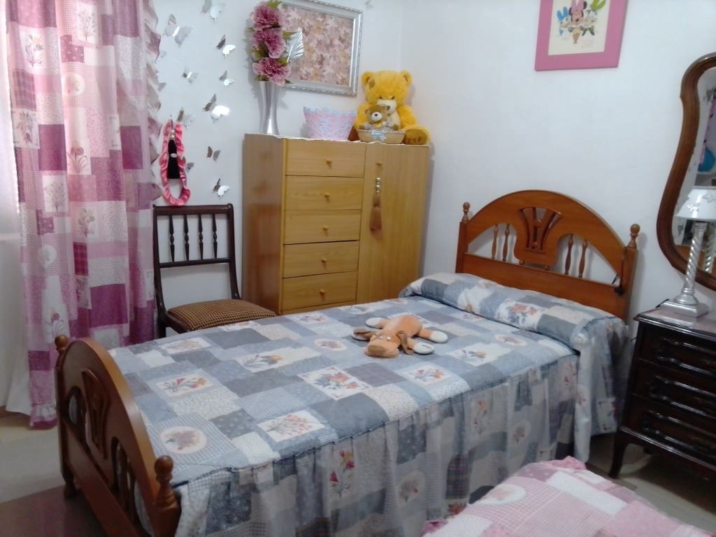 4 slaapkamer Huis te koop in Martos - € 126.000 (Ref: 6149886)