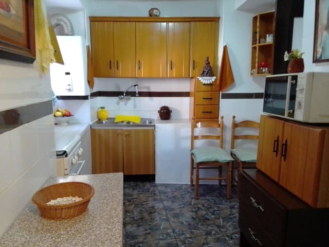 4 makuuhuone Omakotitalo myytävänä paikassa Martos - 126 000 € (Ref: 6149886)