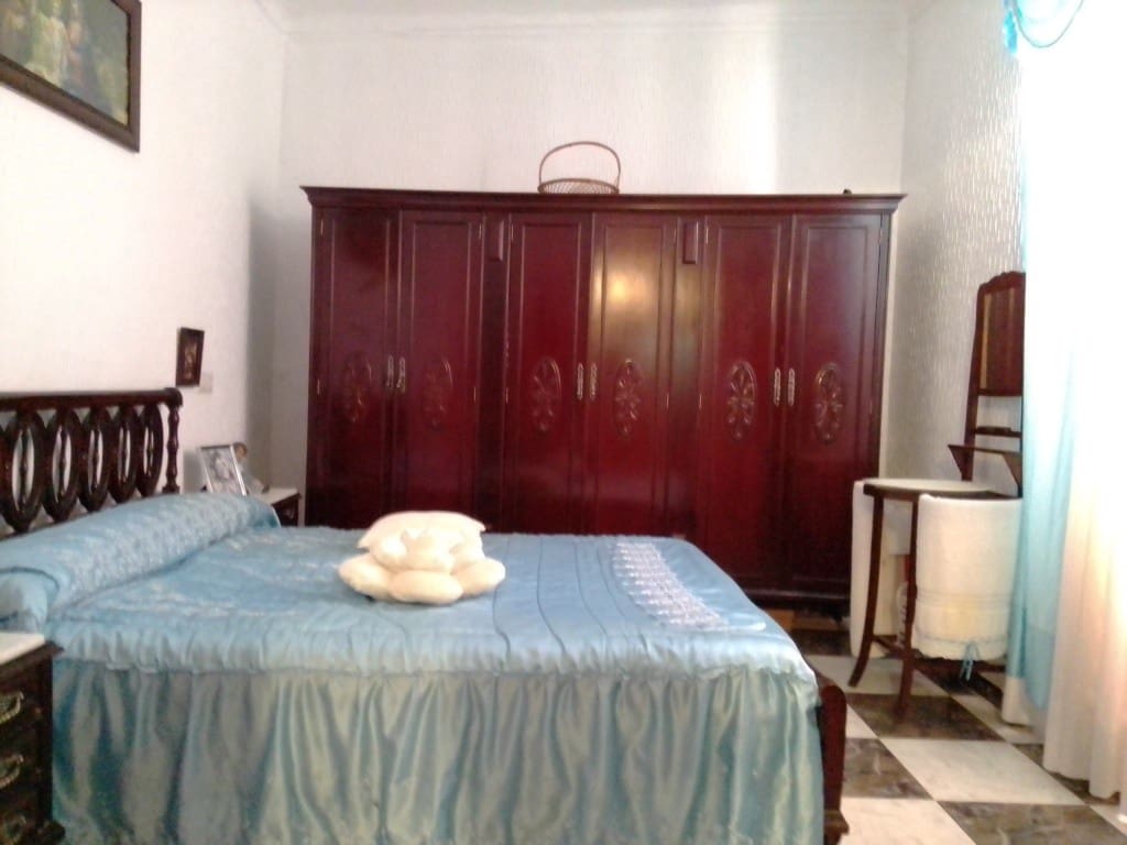 4 slaapkamer Huis te koop in Martos - € 126.000 (Ref: 6149886)