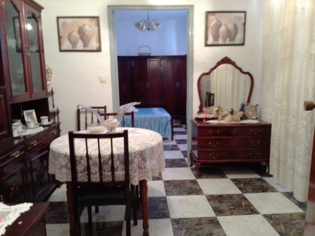4 slaapkamer Huis te koop in Martos - € 126.000 (Ref: 6149886)