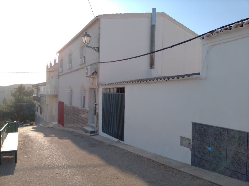 6 soveværelse Byhus til salg i Bobadilla de Alcaudete med garage - € 119.500 (Ref: 6266441)
