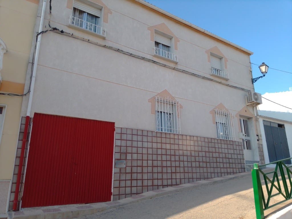 6 soveværelse Byhus til salg i Bobadilla de Alcaudete med garage - € 119.500 (Ref: 6266441)