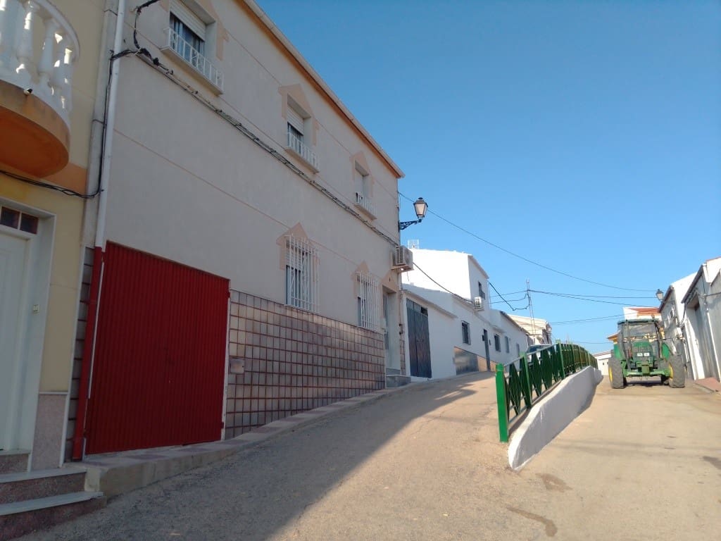 6 soveværelse Byhus til salg i Bobadilla de Alcaudete med garage - € 119.500 (Ref: 6266441)