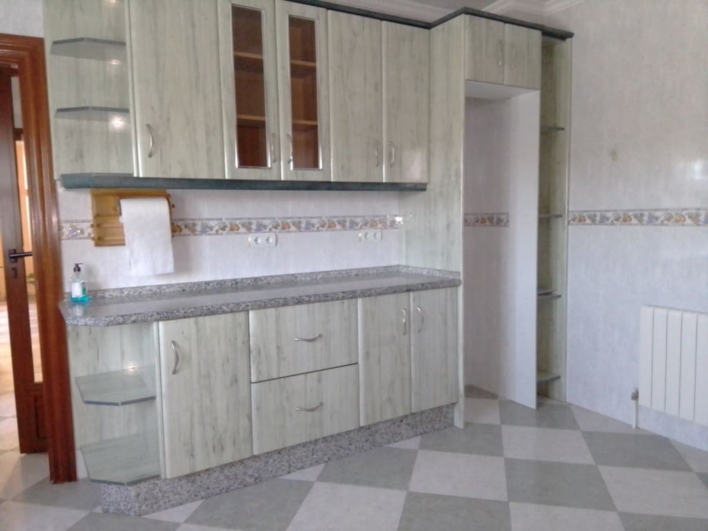 4 bedroom Townhouse for sale in Castillo de Locubin with garage - € 135,000 (Ref: 6428558)