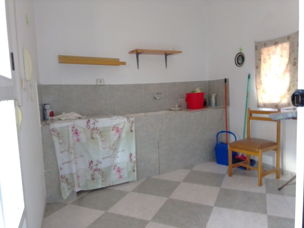 4 bedroom Townhouse for sale in Castillo de Locubin with garage - € 135,000 (Ref: 6428558)