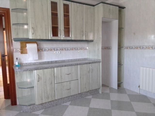 4 bedroom Townhouse for sale in Castillo de Locubín with garage - € 135,000 (Ref: 6428558)
