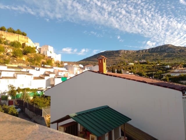 4 bedroom Townhouse for sale in Castillo de Locubín with garage - € 135,000 (Ref: 6428558)