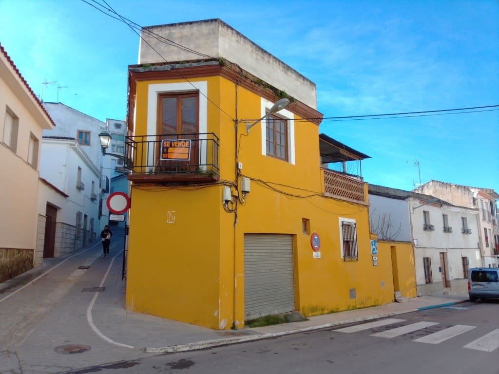 4 bedroom Townhouse for sale in Alcaudete with pool garage - € 50,000 (Ref: 6582423)