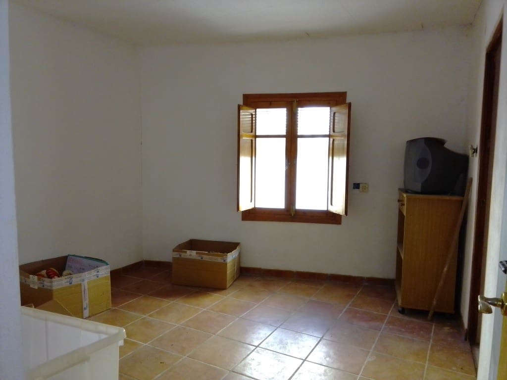 4 bedroom Townhouse for sale in Alcaudete with pool garage - € 50,000 (Ref: 6582423)