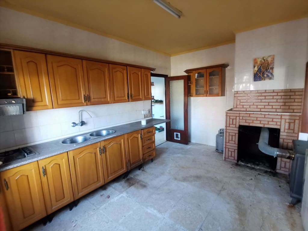 4 bedroom Finca/Country House for sale in Sabariego with garage - € 69,000 (Ref: 7622683)