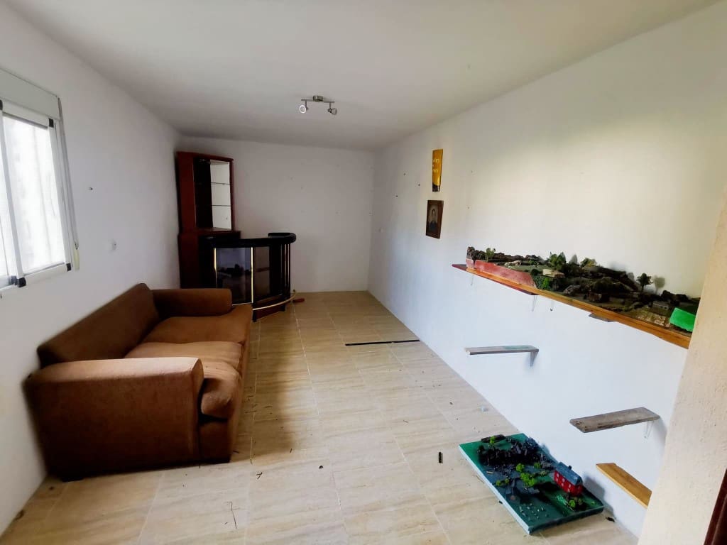 4 bedroom Finca/Country House for sale in Sabariego with garage - € 69,000 (Ref: 7622683)