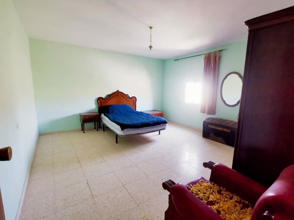 4 bedroom Finca/Country House for sale in Sabariego with garage - € 69,000 (Ref: 7622683)